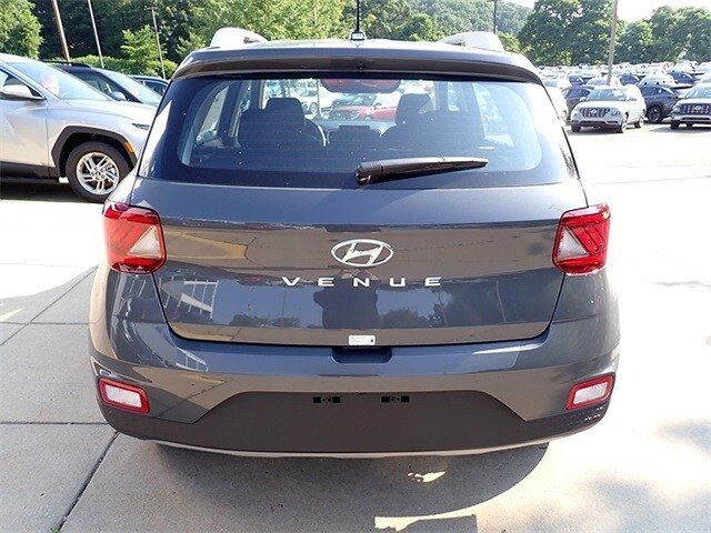 2025 Hyundai Venue SEL photo 2