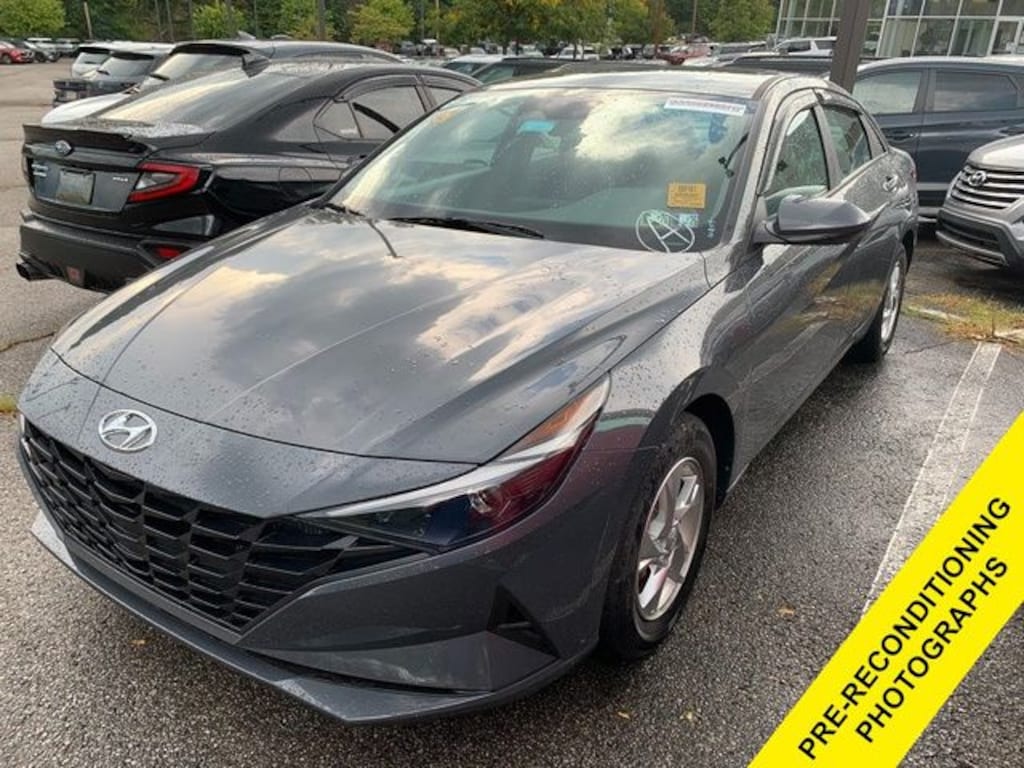 Used 2023 Hyundai Elantra SE Sedan