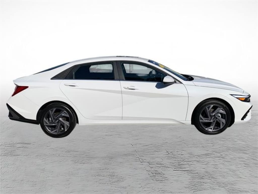 Used 2025 Hyundai Elantra SEL Convenience Sedan