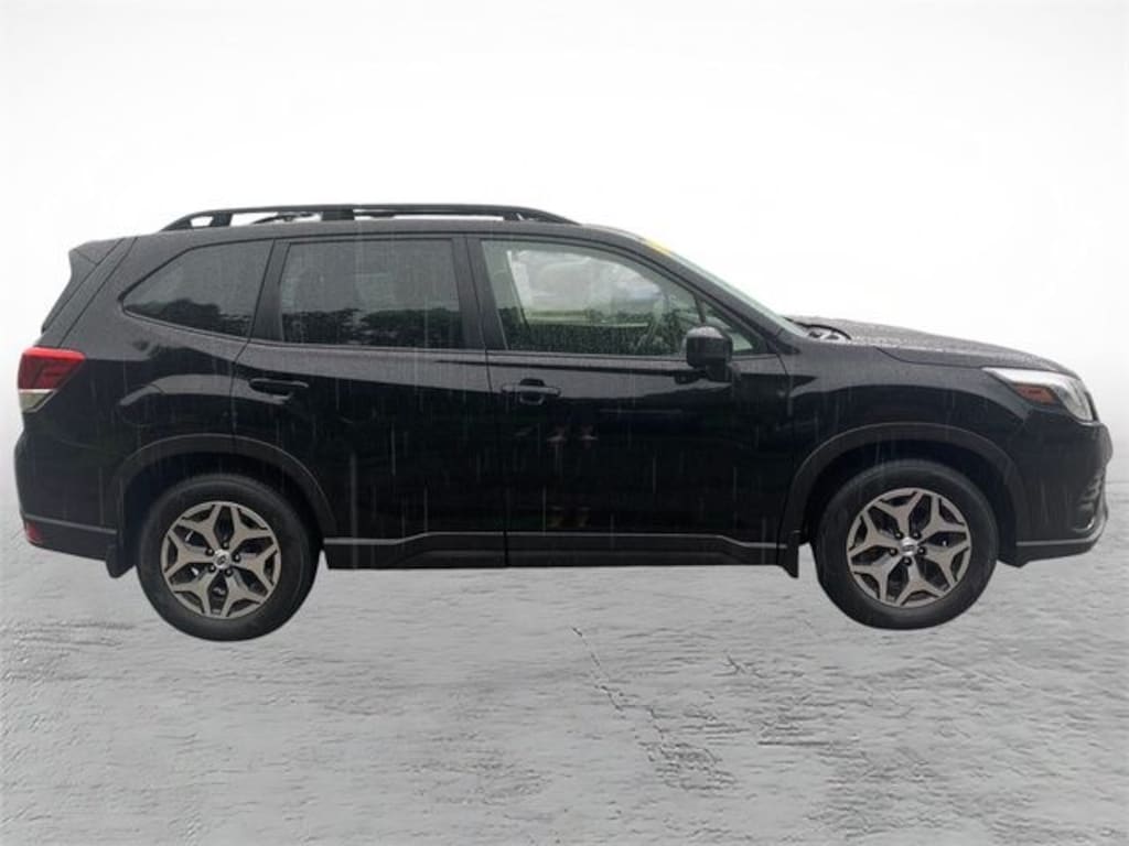 Used 2024 Subaru Forester Premium SUV