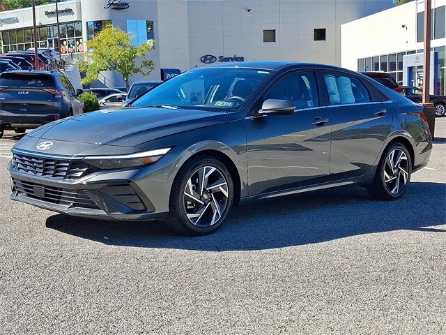 2025 Hyundai Elantra SEL Convenience photo 3