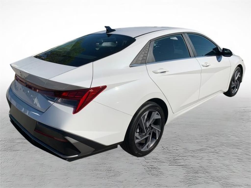 Used 2025 Hyundai Elantra SEL Convenience Sedan