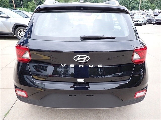 2025 Hyundai Venue SEL photo 2