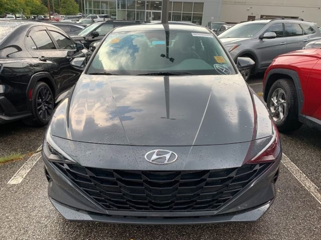 Used 2023 Hyundai Elantra SE Sedan