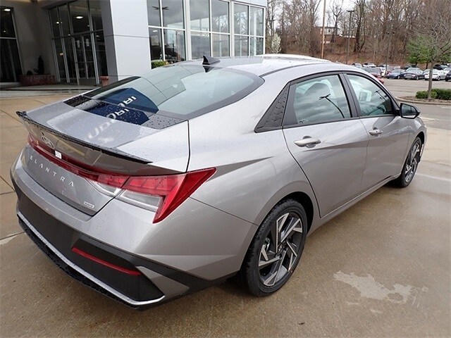 2025 Hyundai Elantra Hybrid SEL Sport photo 2