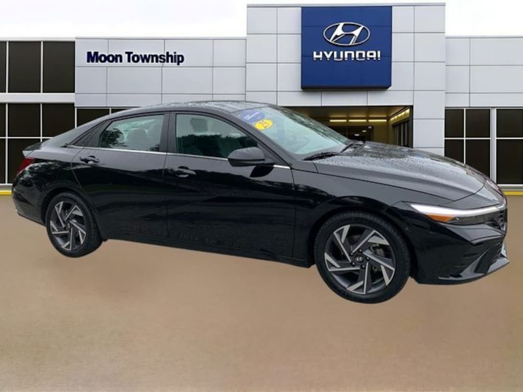Used 2025 Hyundai Elantra SEL Convenience Sedan