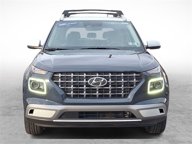 2023 Hyundai Venue Limited photo 2