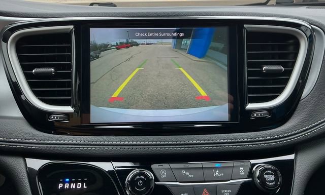 2023 Chrysler Pacifica Touring - Photo 8