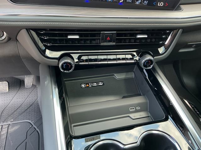 2025 Chevrolet Suburban Premier - Photo 10