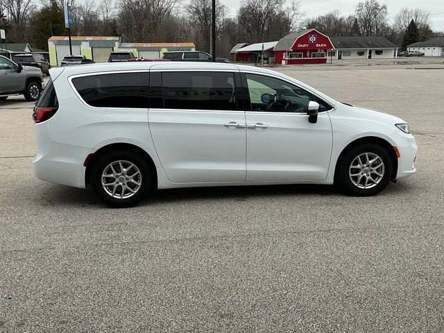 2023 Chrysler Pacifica Touring - Photo 18