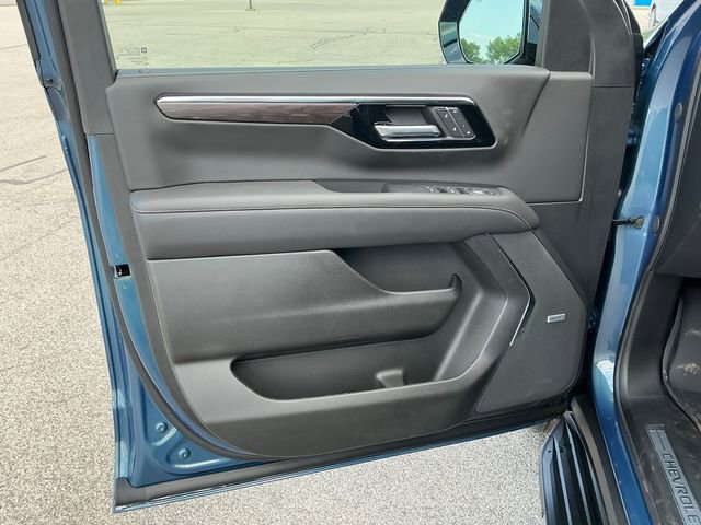 2025 Chevrolet Suburban Premier - Photo 6