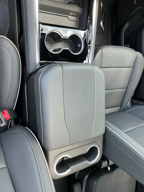2025 Chevrolet Suburban Premier - Photo 11