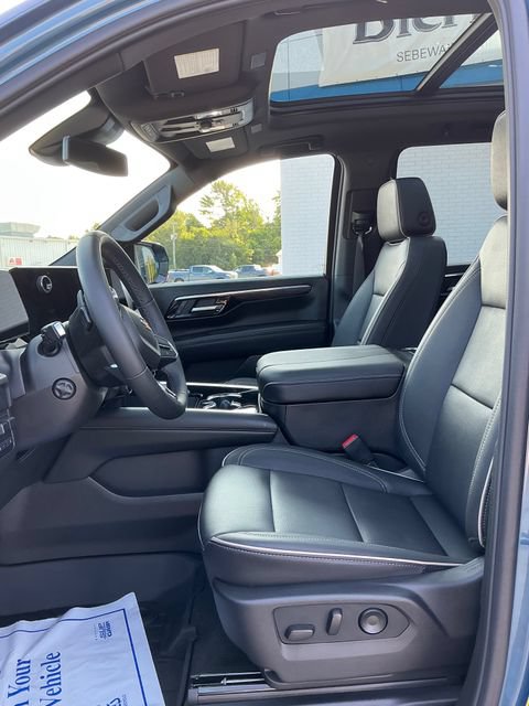 2025 Chevrolet Suburban Premier - Photo 10