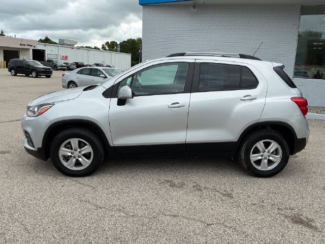 2022 Chevrolet Trax LT - Photo 2