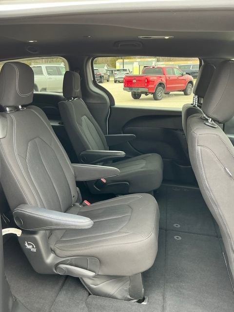 2023 Chrysler Pacifica Touring - Photo 14