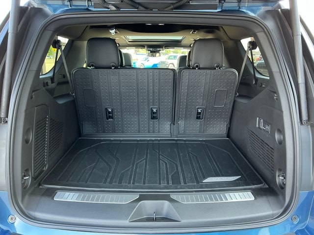2025 Chevrolet Suburban Premier - Photo 15