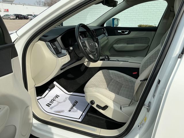2022 Volvo XC60 Momentum - Photo 11