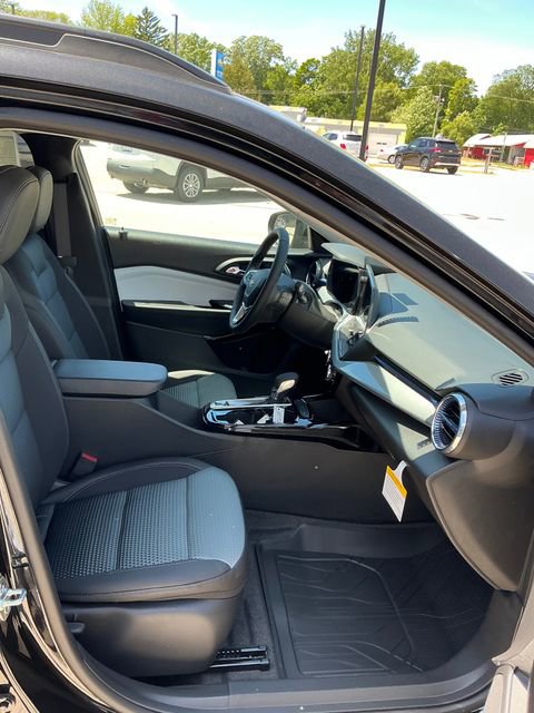 2026 Chevrolet Trax LT - Photo 13