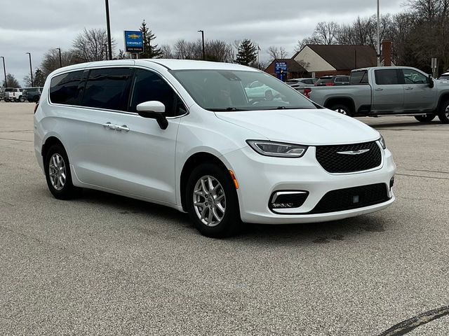 2023 Chrysler Pacifica Touring - Photo 17