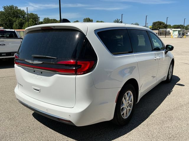 2023 Chrysler Pacifica Touring - Photo 19