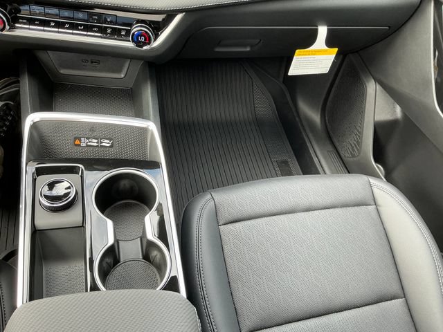 2027 Chevrolet Equinox LT - Photo 10