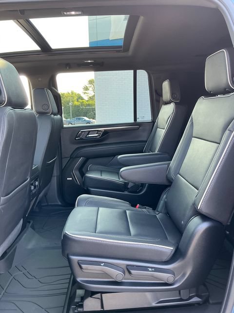 2025 Chevrolet Suburban Premier - Photo 12