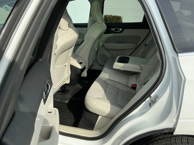2022 Volvo XC60 Momentum - Photo 13