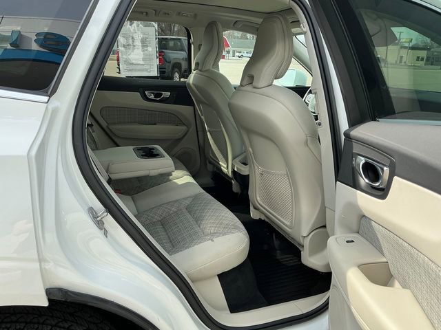 2022 Volvo XC60 Momentum - Photo 14