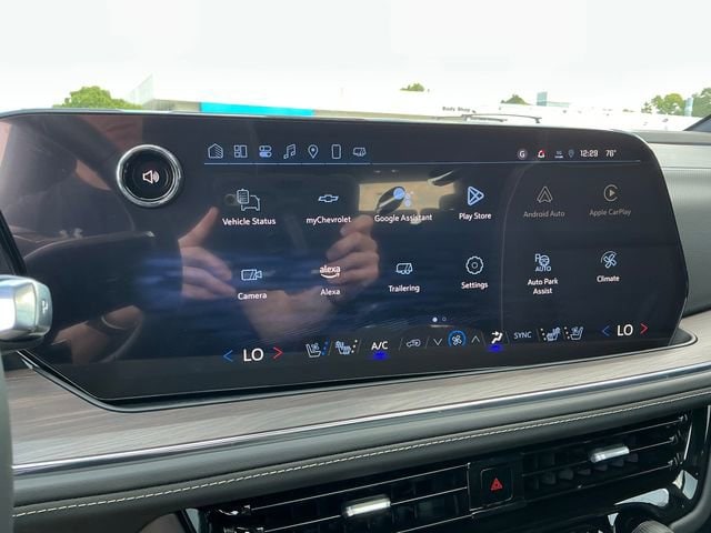 2025 Chevrolet Suburban Premier - Photo 8