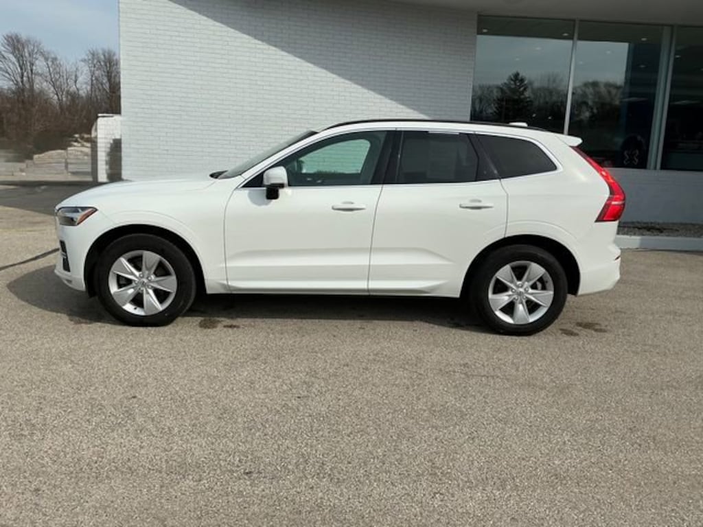Used 2022 Volvo XC60 Momentum SUV