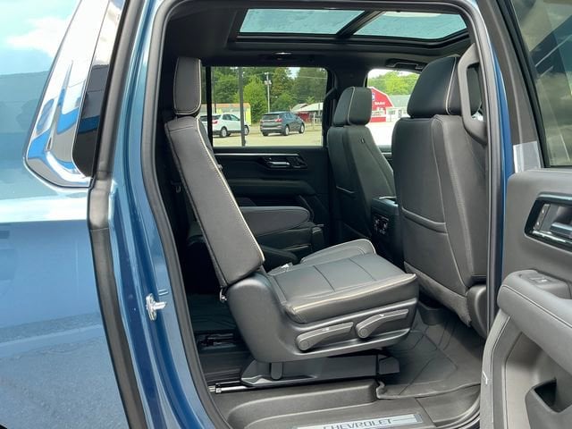 2025 Chevrolet Suburban Premier - Photo 16