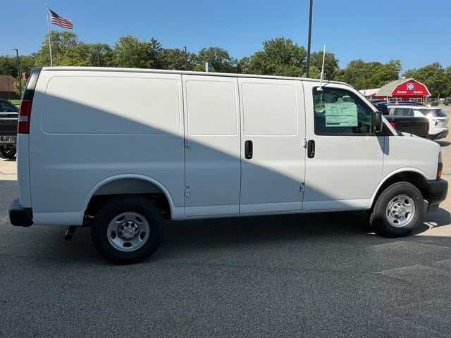 2026 Chevrolet Express Cargo Work Van - Photo 17