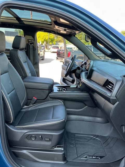 2025 Chevrolet Suburban Premier - Photo 11
