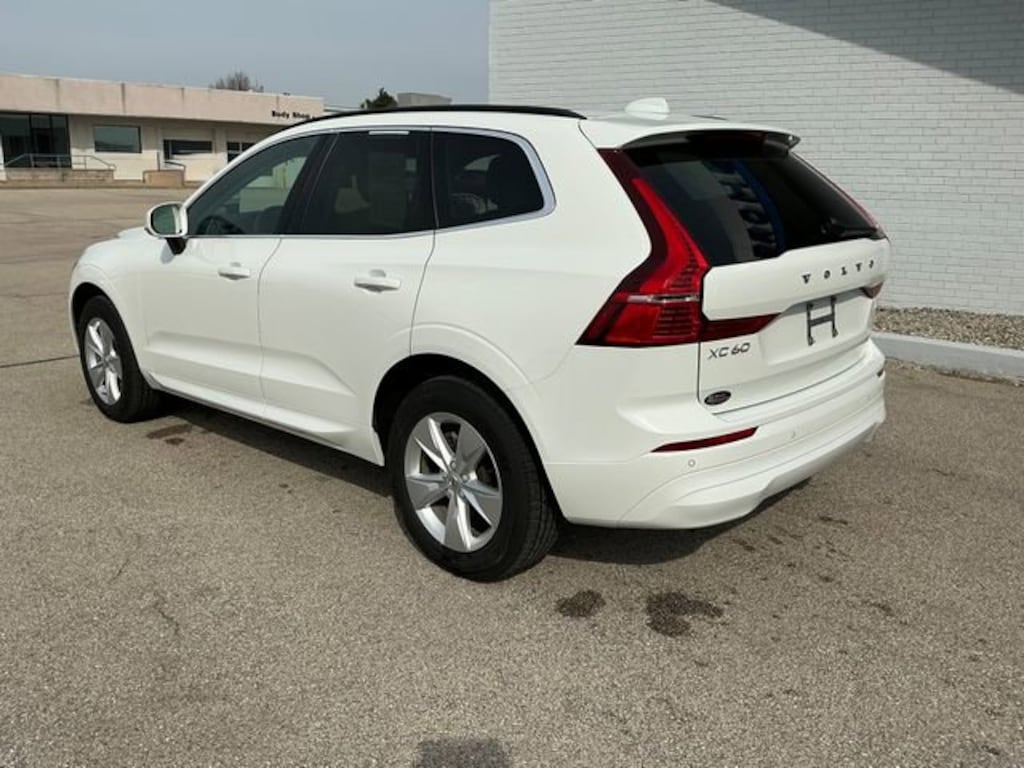 Used 2022 Volvo XC60 Momentum SUV