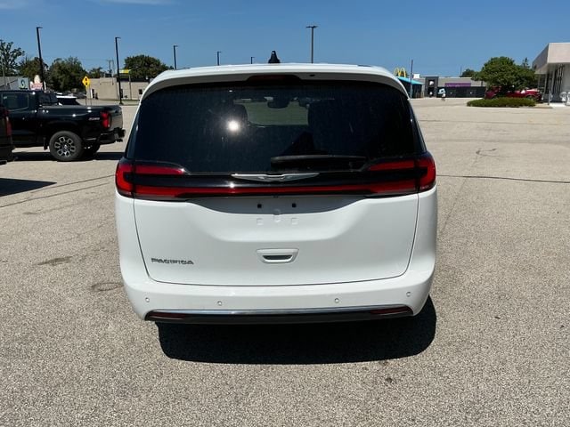 2023 Chrysler Pacifica Touring - Photo 20