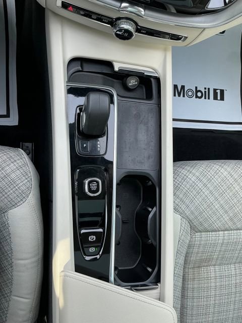 2022 Volvo XC60 Momentum - Photo 10
