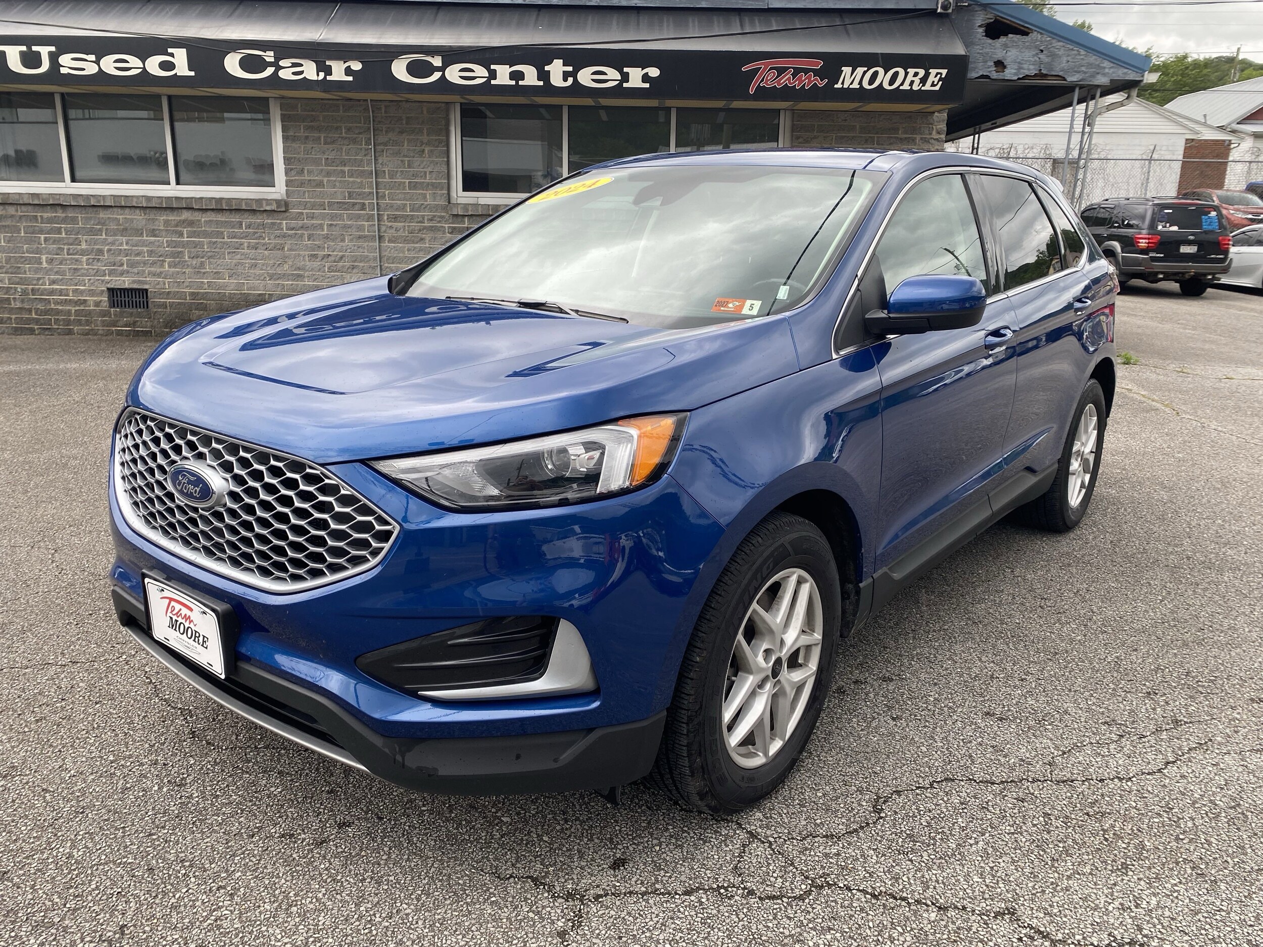 2023 Ford Edge SEL photo 2