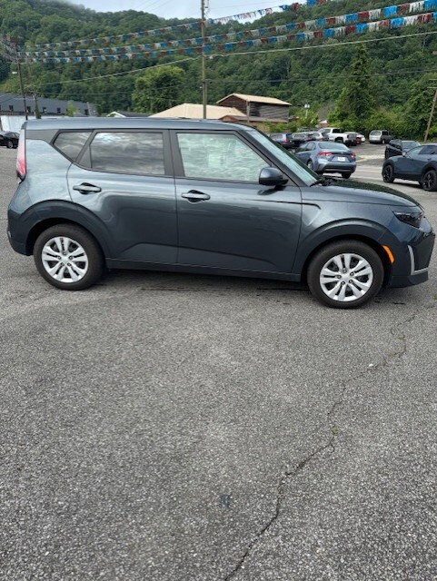 2023 Kia Soul LX photo 3