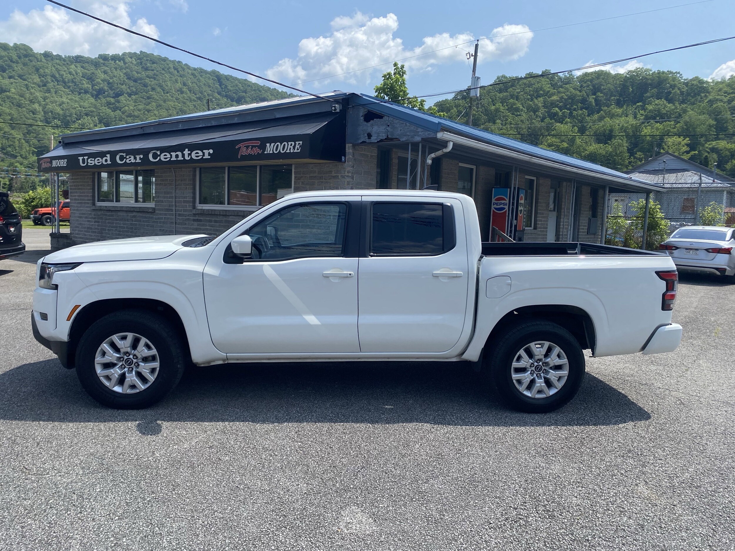2023 Nissan Frontier SV photo 4