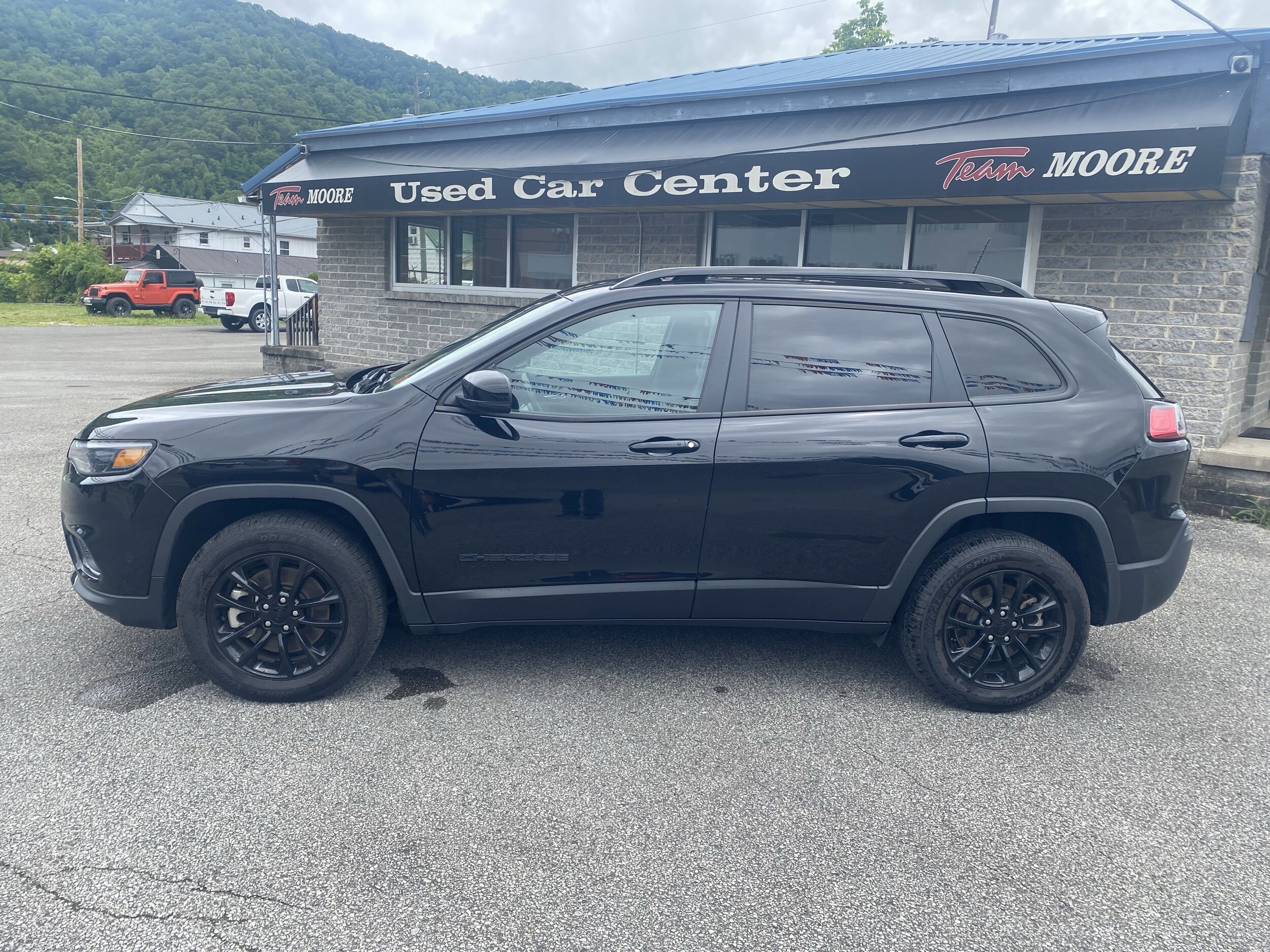 2023 Jeep Cherokee Altitude Lux photo 4