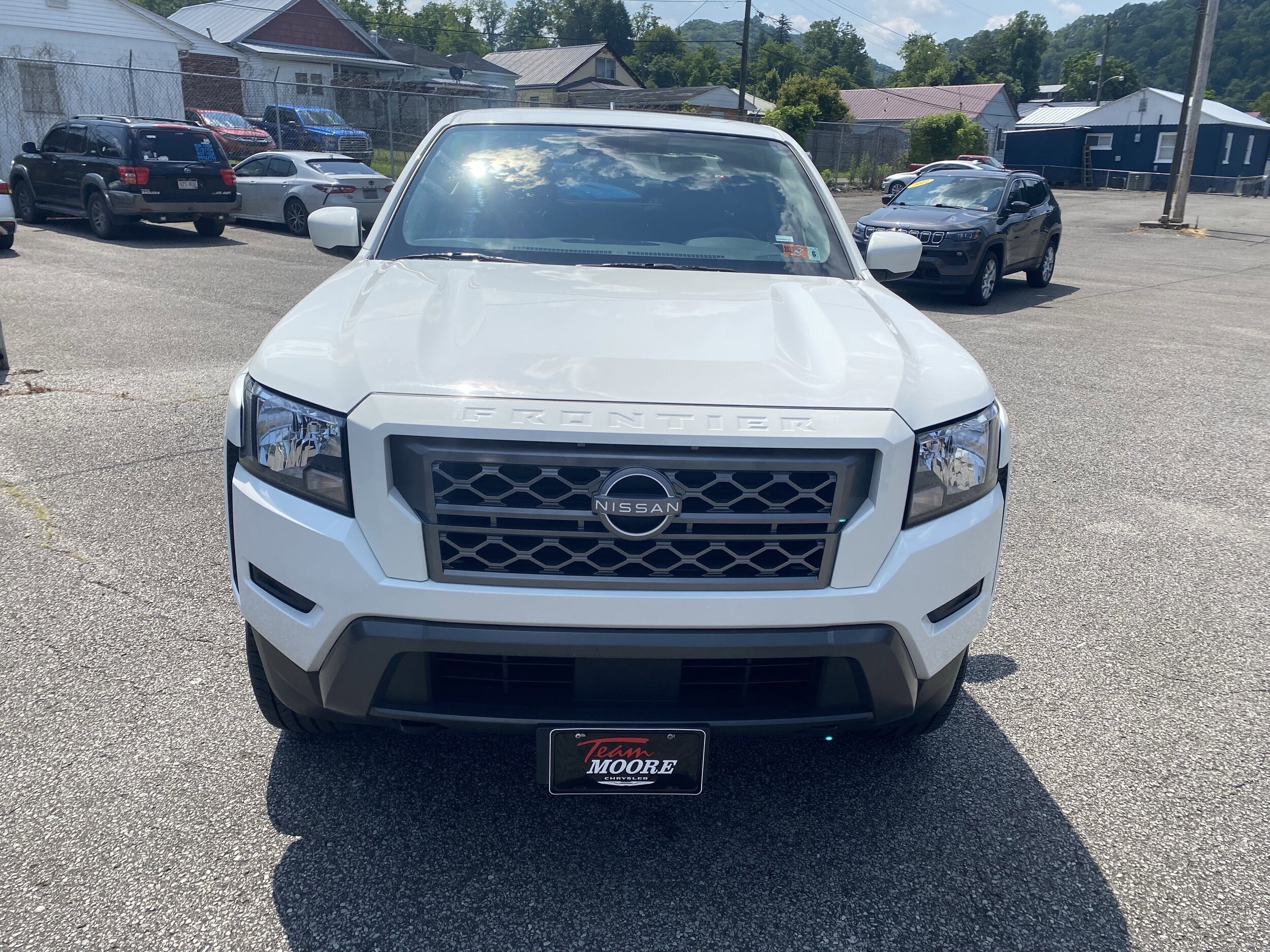2023 Nissan Frontier SV photo 2