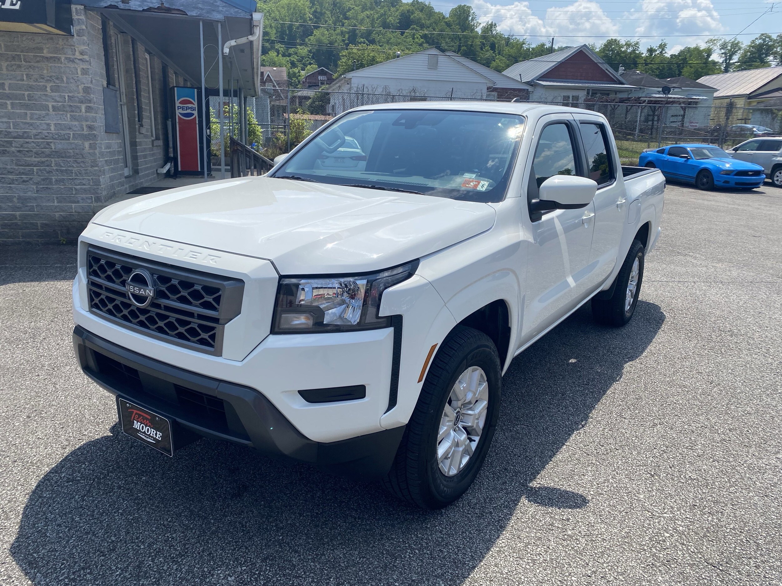 2023 Nissan Frontier SV photo 3