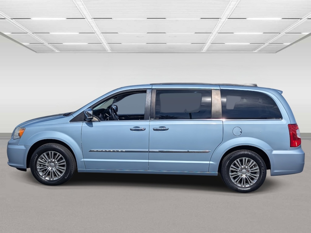 Used 2013 Chrysler Town & Country Touring-L Van