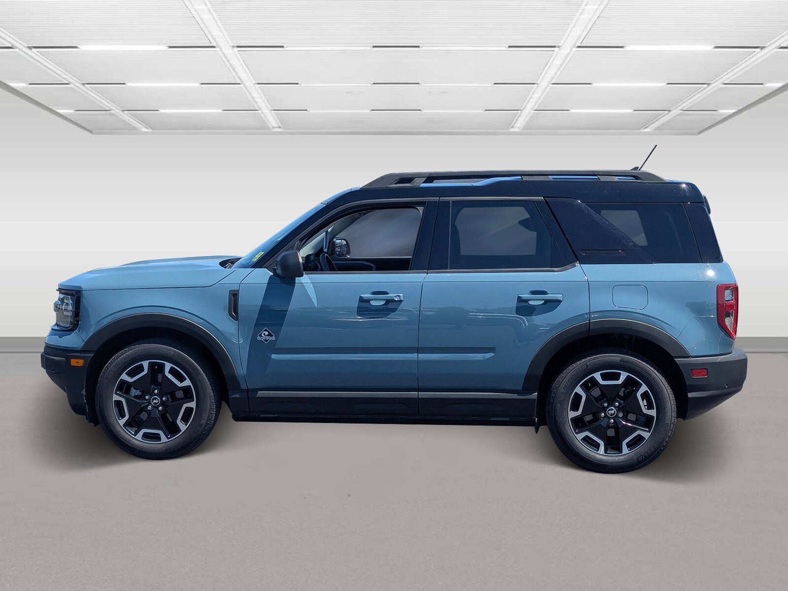 2022 Ford Bronco Sport Outer Banks photo 2