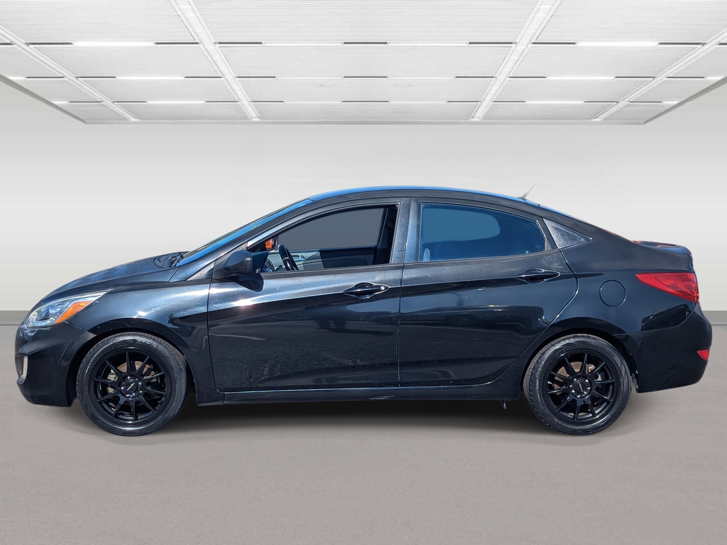 2014 Hyundai Accent GLS photo 2