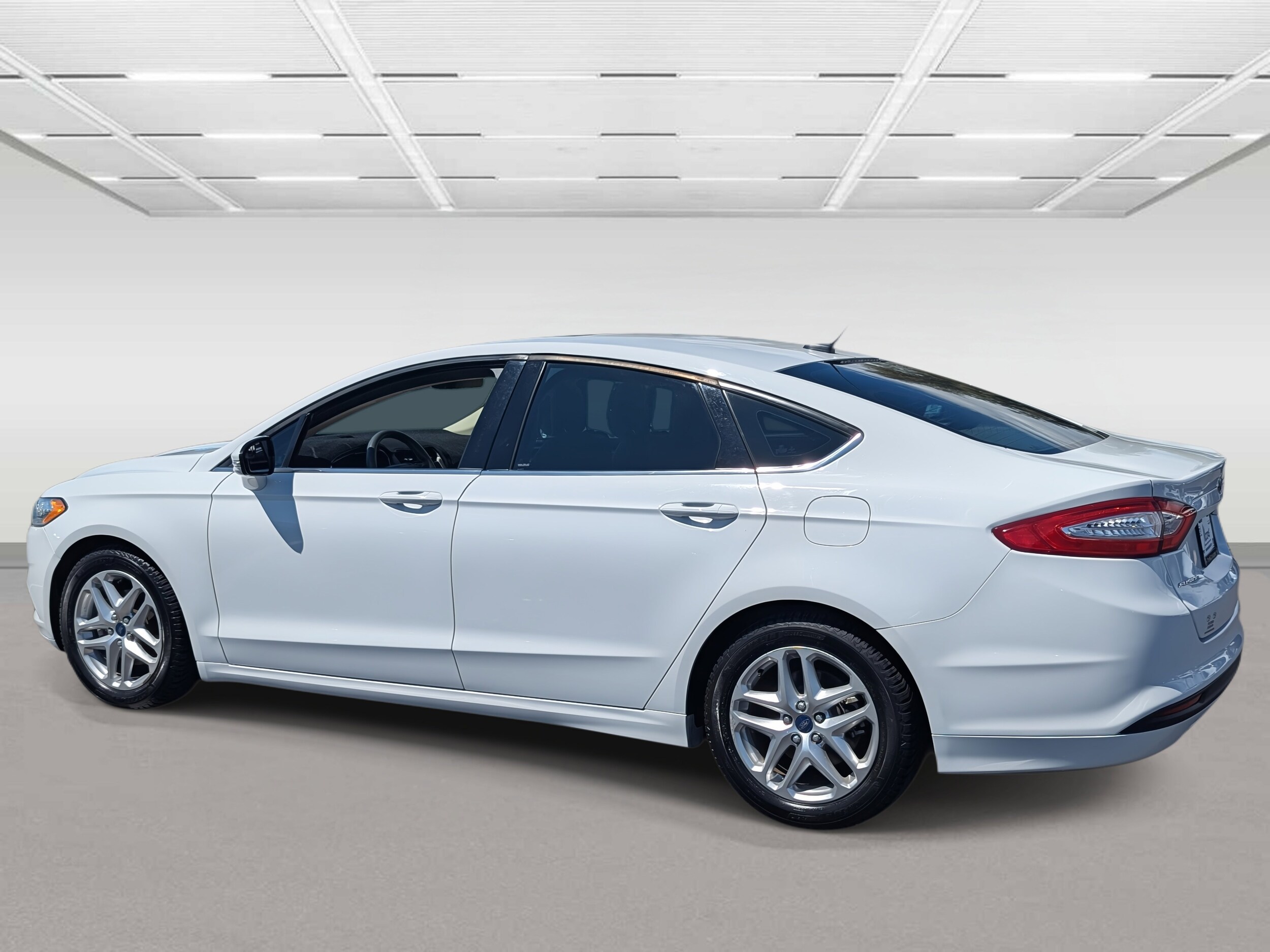 2013 Ford Fusion SE photo 2