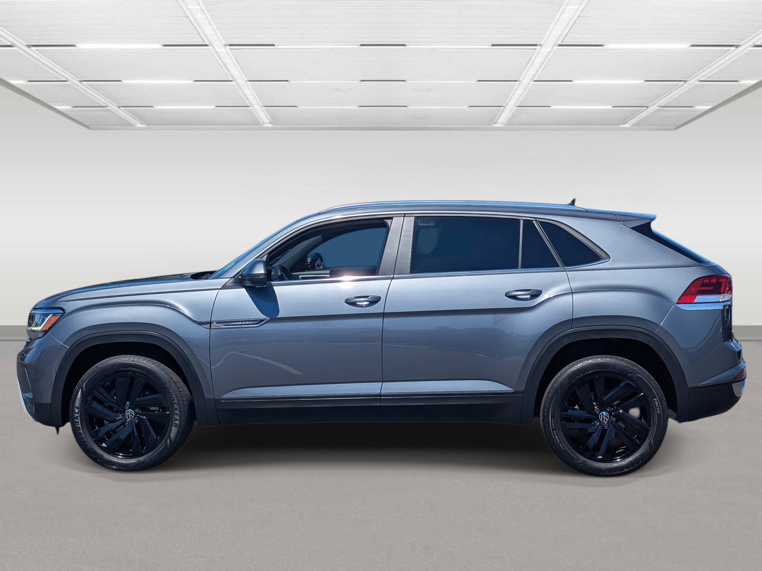 2023 Volkswagen Atlas Cross Sport SE Technology photo 2