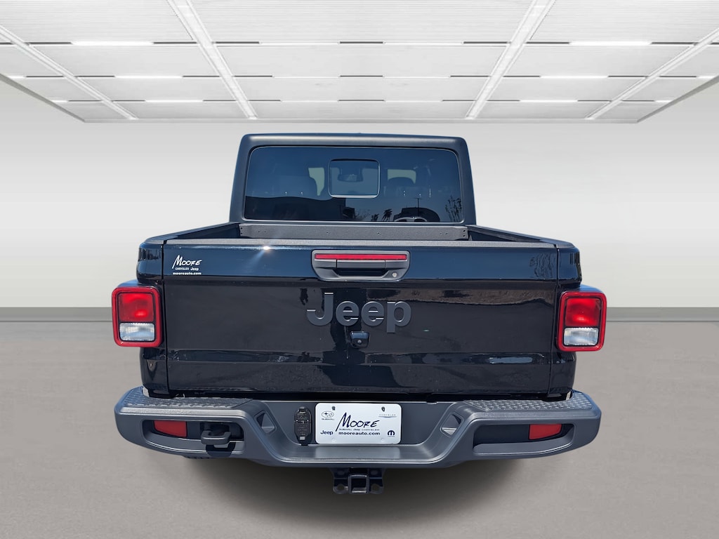 Used 2024 Jeep Gladiator Sport Truck Crew Cab