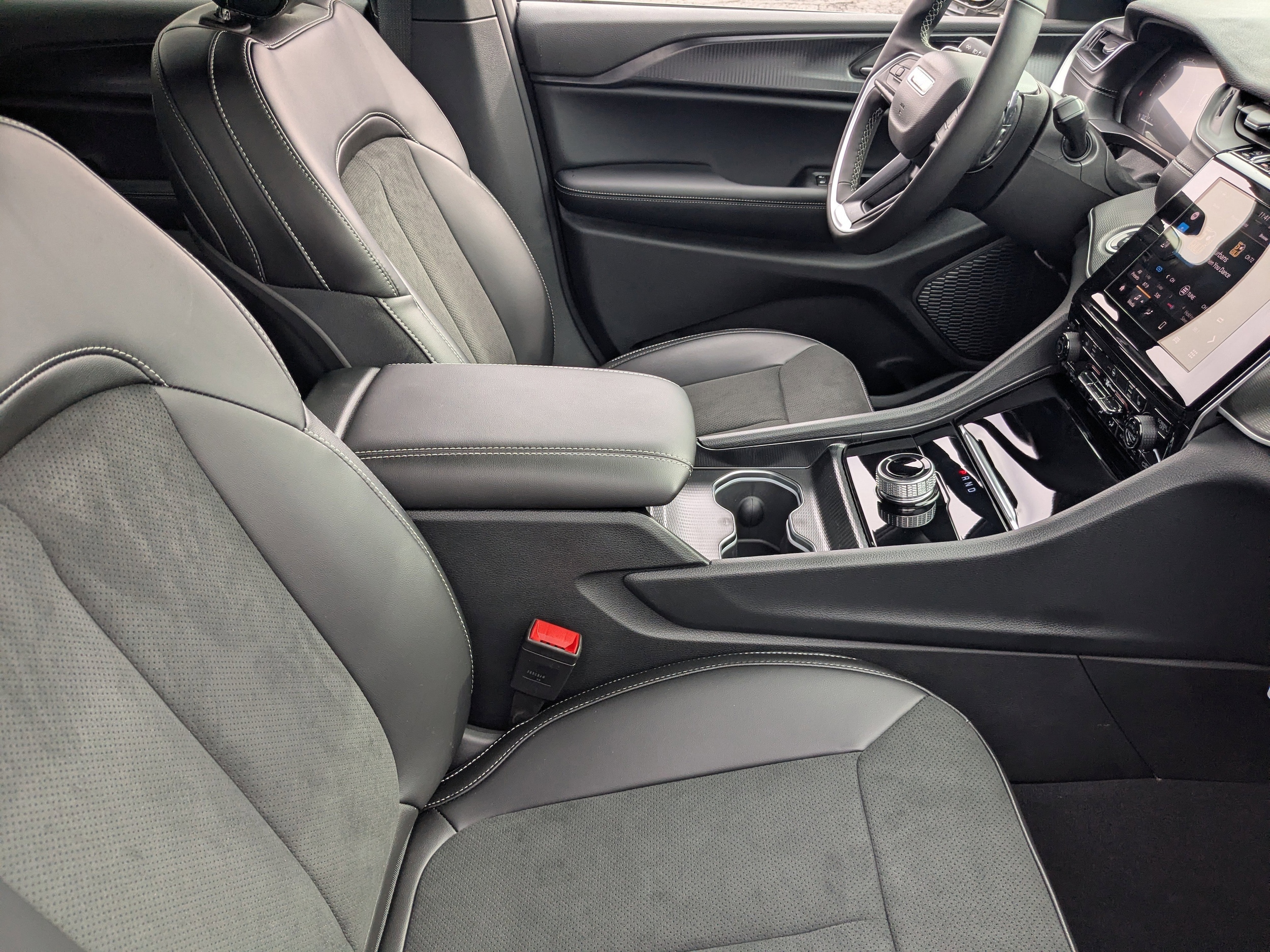 2025 Jeep Grand Cherokee Altitude - Photo 13