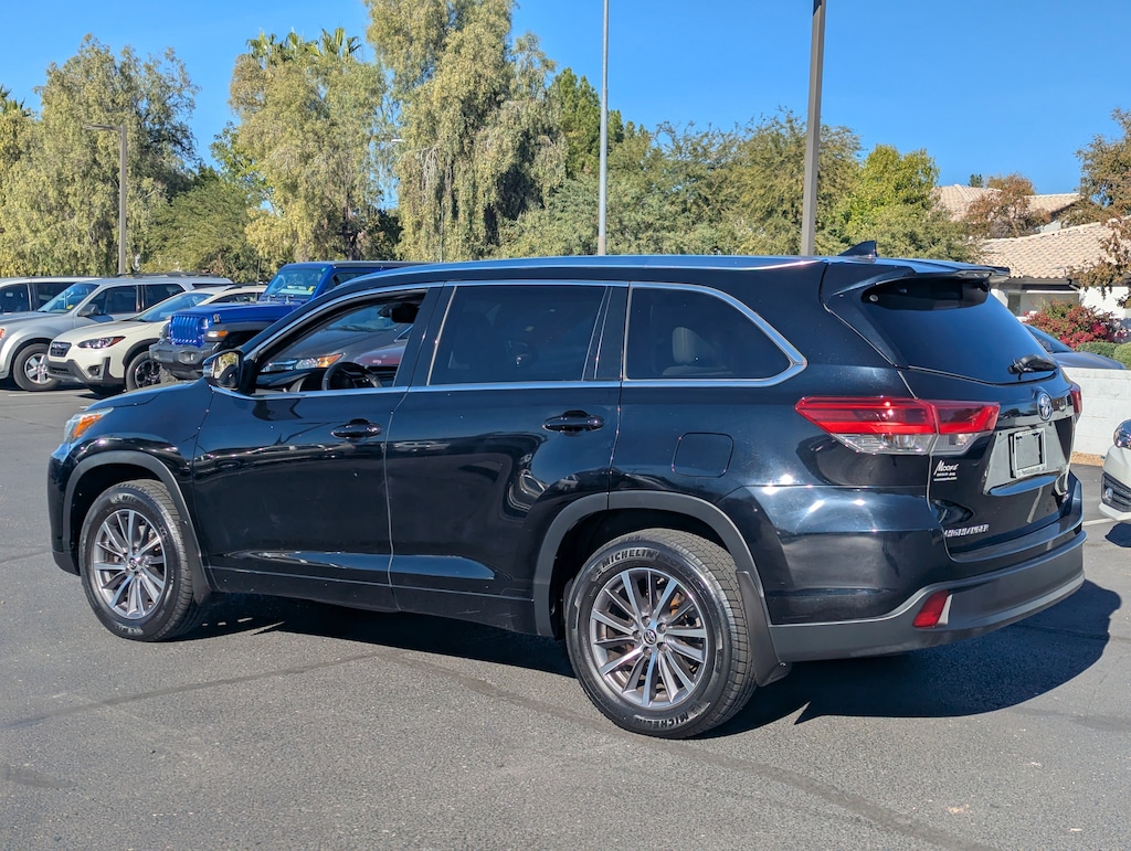 Used 2017 Toyota Highlander XLE V6 SUV